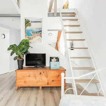 Apartment Blissful Loft Tivoli *